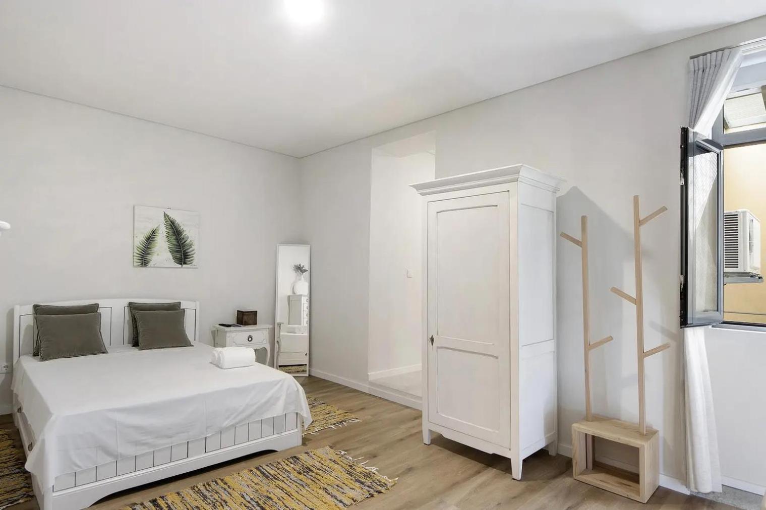 - - 6 Appartement